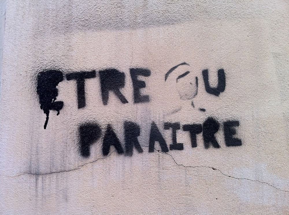 Illustration accompagnant « Être ou paraître » dans sa publication Facebook.